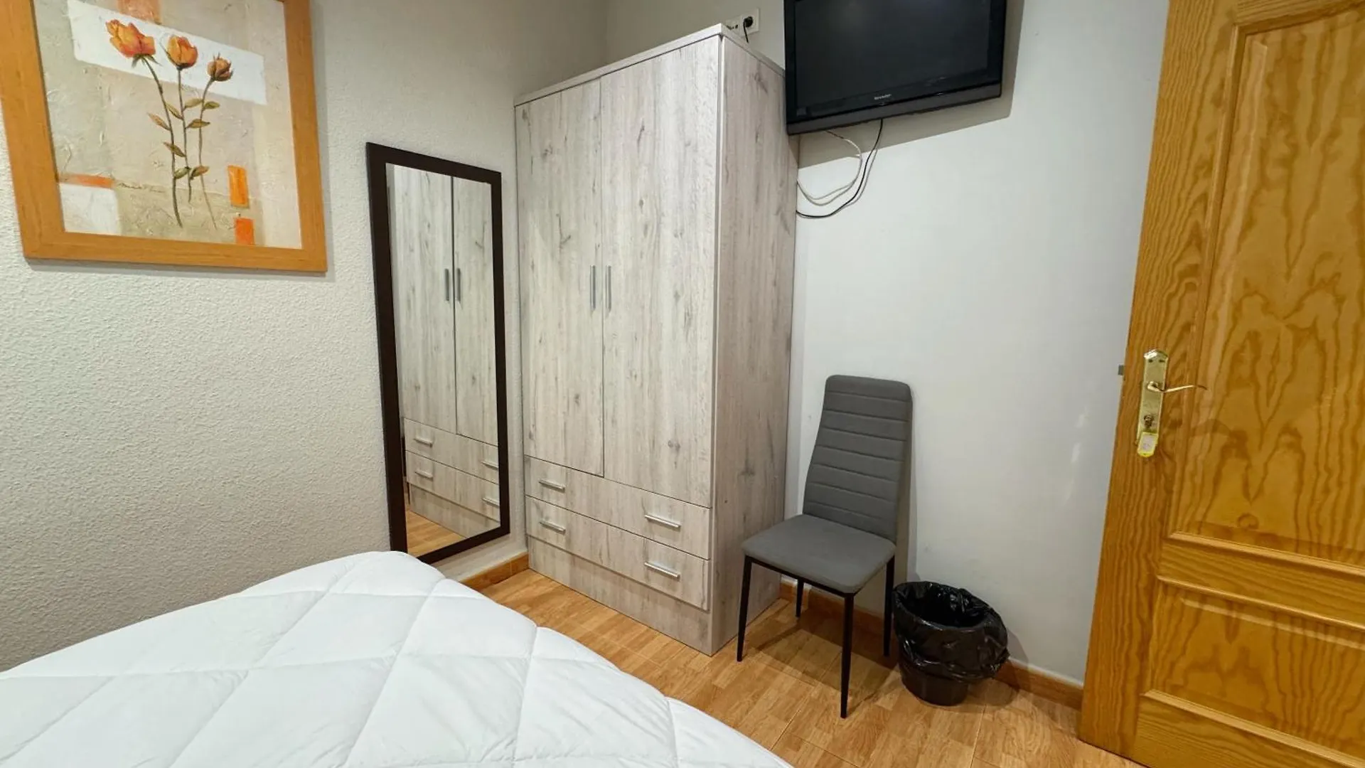 Hostal El Brillante - Alojamientos El Duque Cordoba Spain